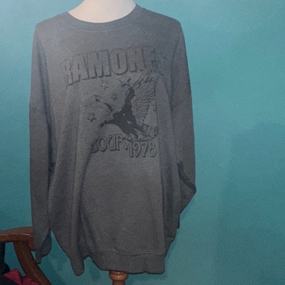 Sweatshirt - Picture 1 of 6